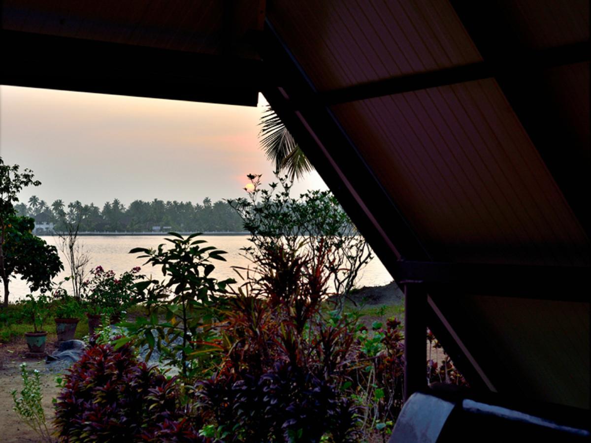 Kadaloram Beach Resort Коччи Экстерьер фото